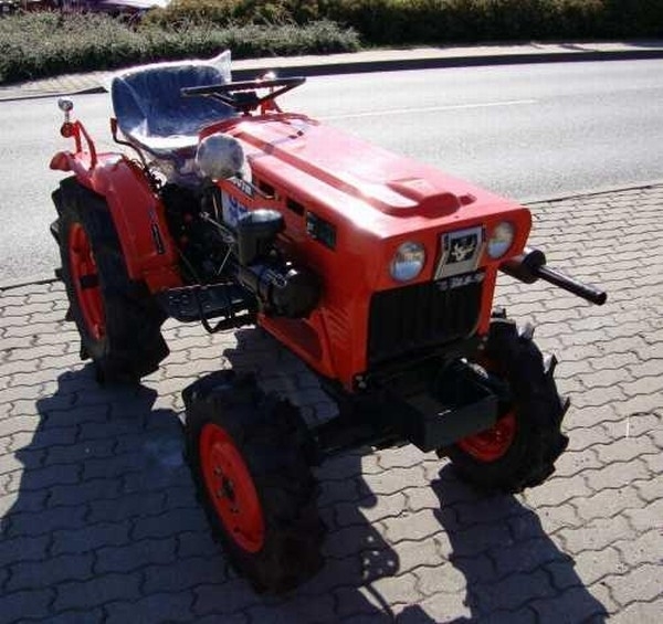 Kubota B7001 gebraucht überholt neu lackiert