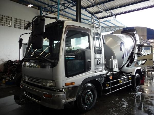 Isuzu DECA