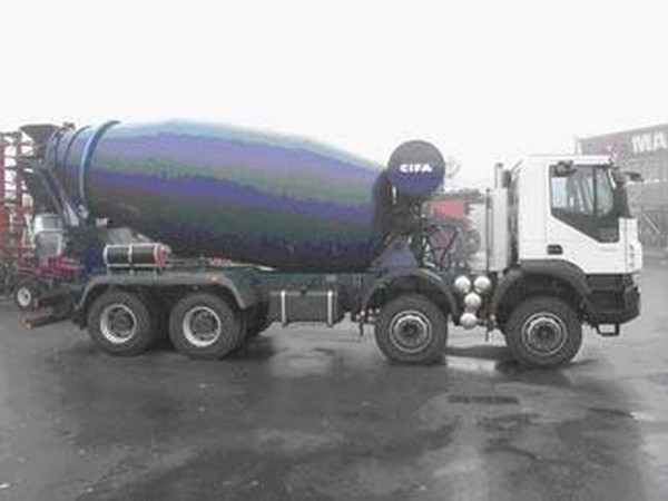 IVECO Trakker AD410T44 B (бетонозмышувач)