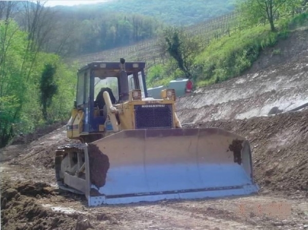 Komatsu D65E