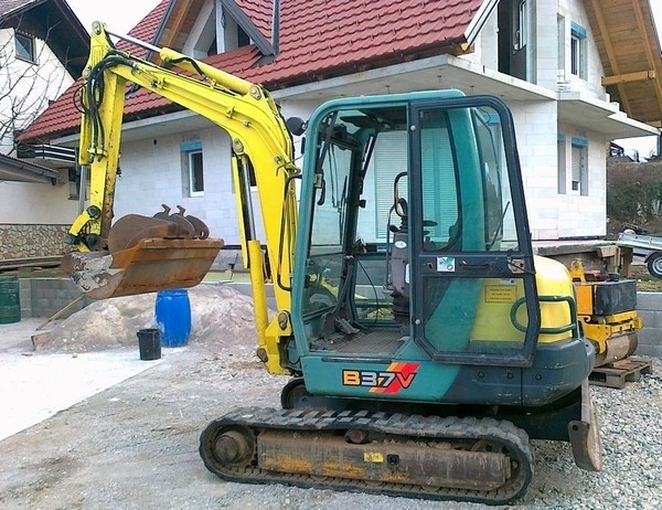 Yanmar B37V