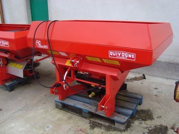 Quivogne D695/800 műtrágyaszóró