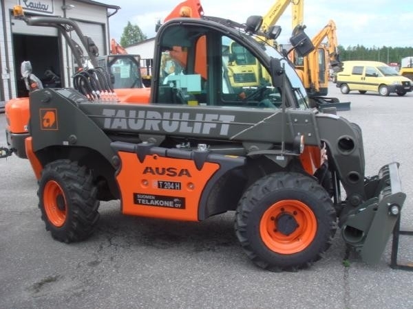 Ausa T 204 H / UUSI