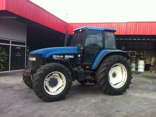 New Holland 8260