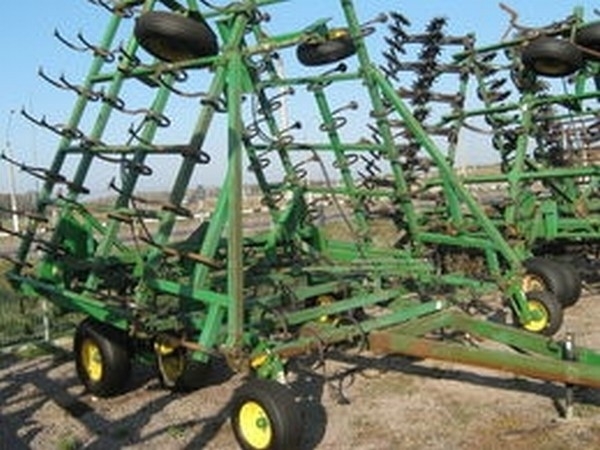John Deere 637