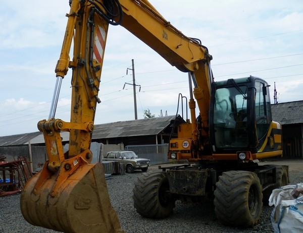 JCB JS 130 W