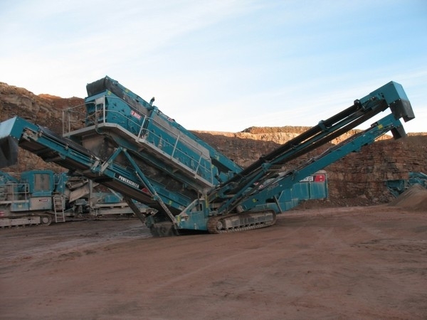 Powerscreen warrior 2100