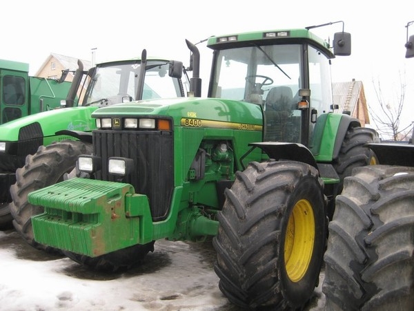 John Deere 8400