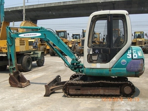 Komatsu PC30-7
