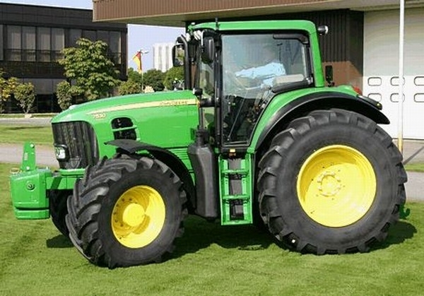 John Deere 7530