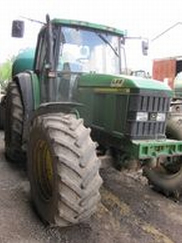 John Deere 6910