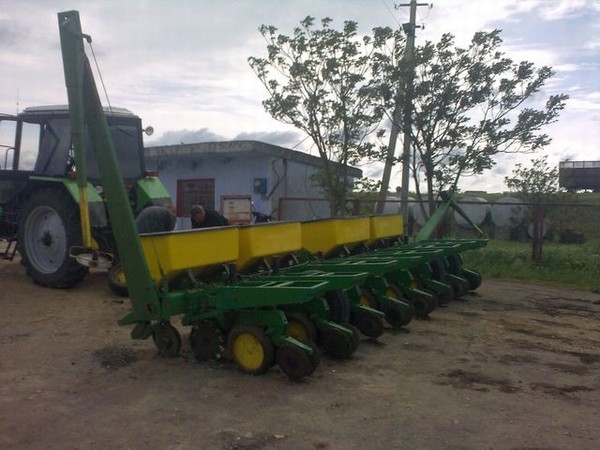 John Deere 7000