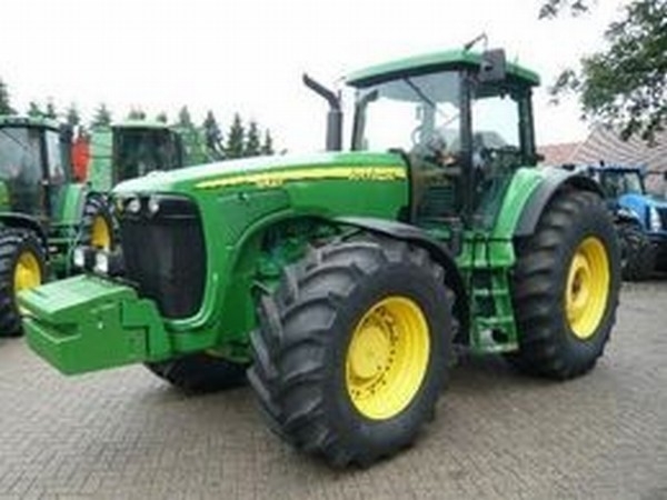 John Deere 8520