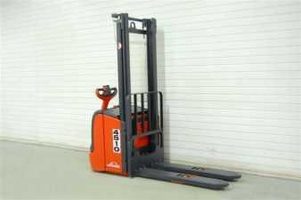 LINDE Штабелер поводковый б/у LINDE L16 4510