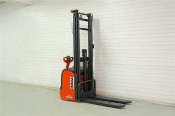 LINDE Штабелер самоходный LINDE L16 4520