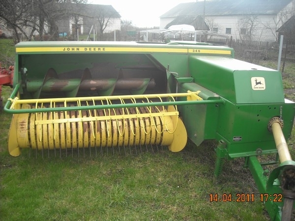 John Deere 346 Прес-підбирач тюковий