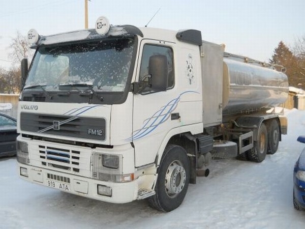 Volvo FM 12 6x2 milk tank