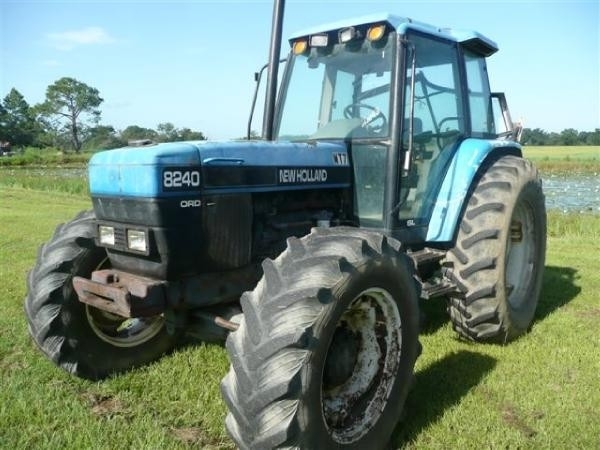New Holland 8240