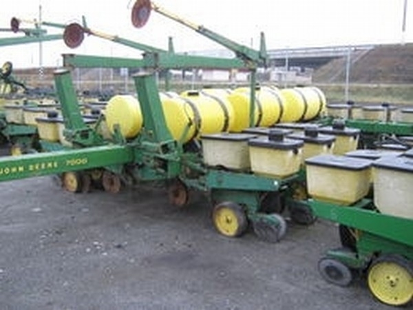 John Deere 7000