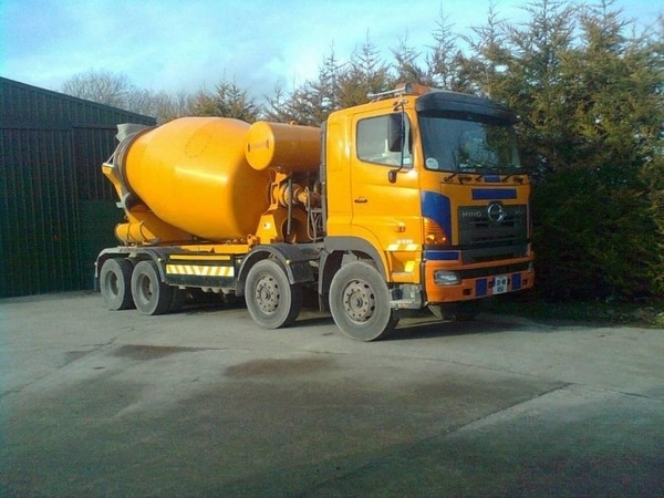 Hino 700