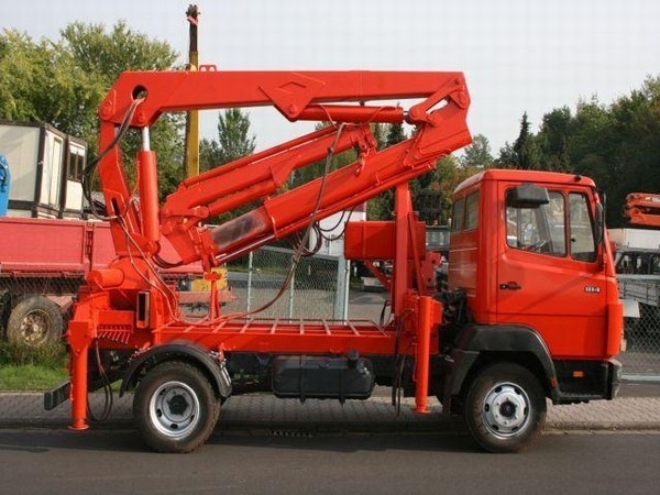 MERCEDES-BENZ 814 Montagekran PK 11000 ca. 16 Meter 450kg