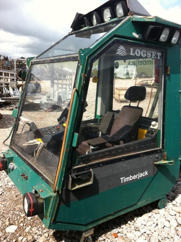 Timberjack 870 cabin