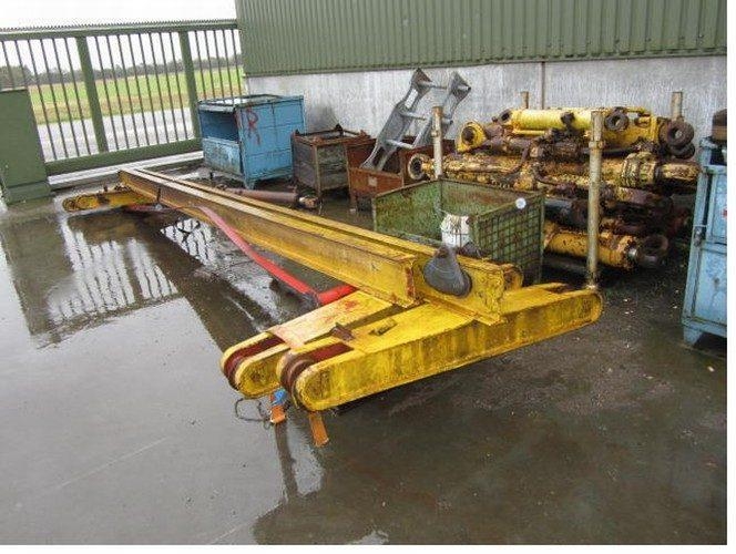 2 pcs. traverse cranes