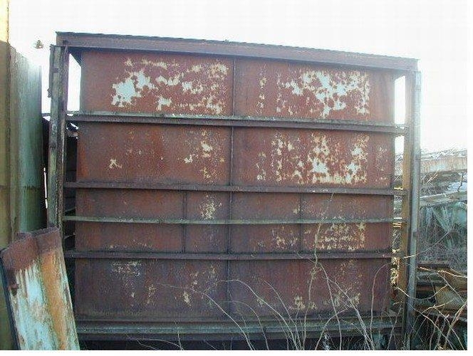 Feeder box with double outlet