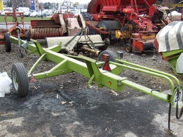 Claas Schneidwerkwagen