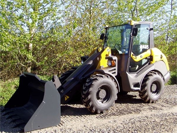 AHLMANN AX85