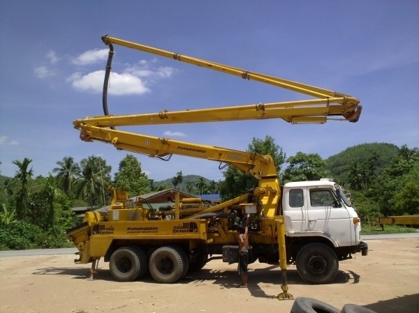 NISSAN CW30M