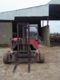 MOFFETT M8 25.3W、トラック積載用フォークリフト、輸送