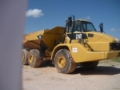 Caterpillar 735, Knik dumptrucks, Bouw