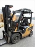 CAT DP25N, 4 wheel forklift truck, Material handling
