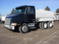 VOLVO VNM64T200, 運油車, 運輸工具