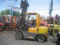 Komatsu FD30Z5、四輪フォークリフト、資材運搬設備