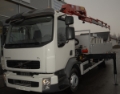 Volvo FLL, Camion plateau ridelle avec grue, Transport
