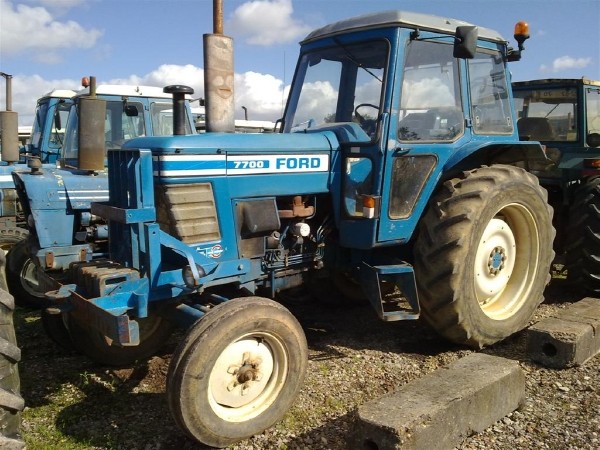 Ford 7700 farm tractor #3