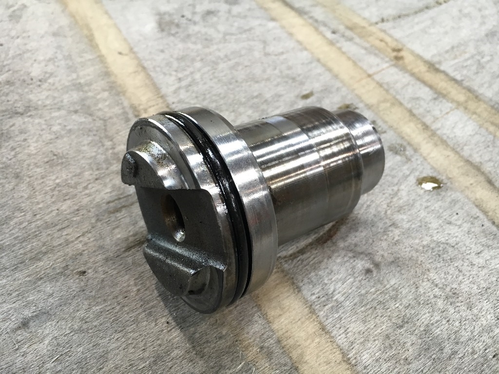 john deere 1710d / 1470d idler gear shaft