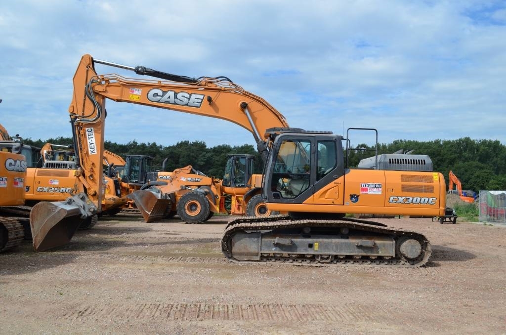 case cx300c - 履带式挖土机(掘凿机,挖掘机),,制造年份:2014