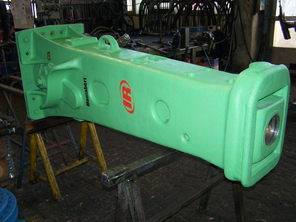 Montabert BRV 43  2.255 kg Liebherr SW 77