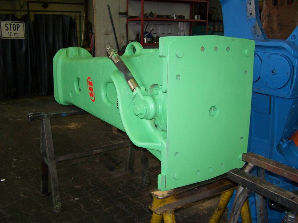 Montabert BRV 43  2.255 kg Liebherr SW 77