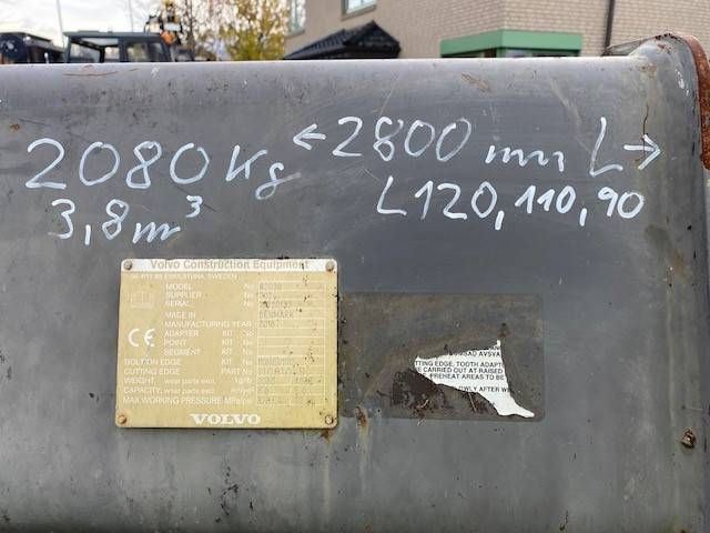 Volvo 2.75 m Hochkippschaufel Volvo festanbau 3.8 (2539)