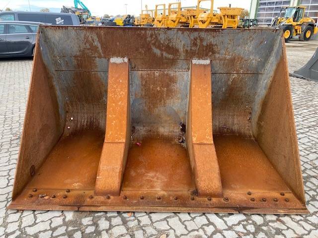 Volvo 2.75 m Hochkippschaufel Volvo festanbau 3.8 (2539)