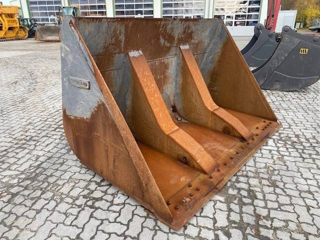 Volvo 2.75 m Hochkippschaufel Volvo festanbau 3.8 (2539)