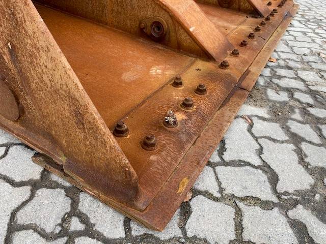 Volvo 2.75 m Hochkippschaufel Volvo festanbau 3.8 (2539)