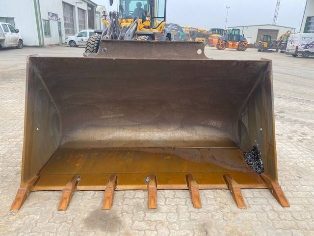 Seiler (1223)  3.8 cbm neuw. Schaufel / bucket