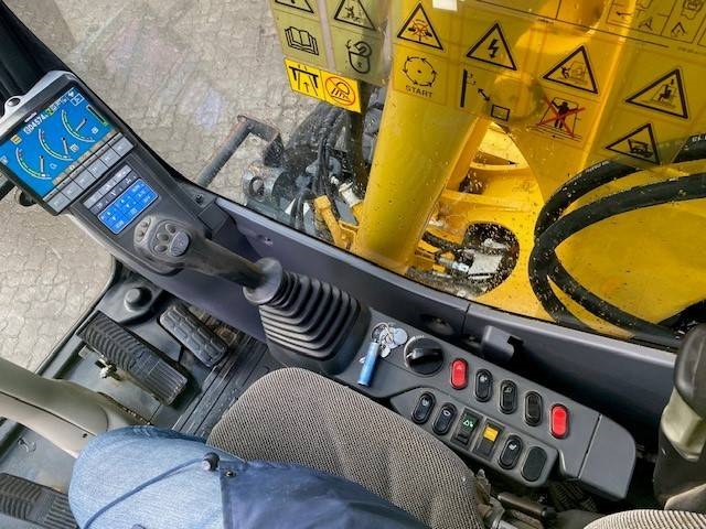 Komatsu PW 148-8 MIETE / RENTAL (12005295)