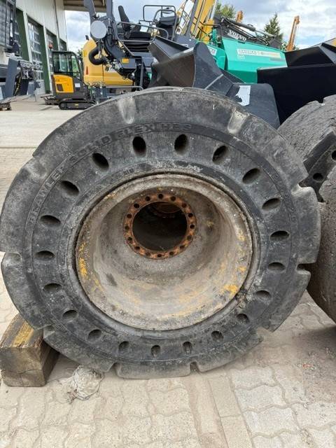 [Other] sonstige Brawler Solid Flex 20.5R25 Vollgummireife