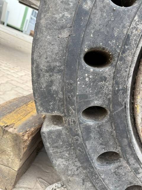 [Other] sonstige Brawler Solid Flex 20.5R25 Vollgummireife